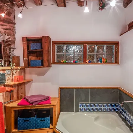 The Dragon Barn - Дом отдыха *